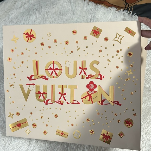 Louis Vuitton Christmas 2023 Limited Edition Shopping bag, Tag and Ribbon - Picture 7 of 11
